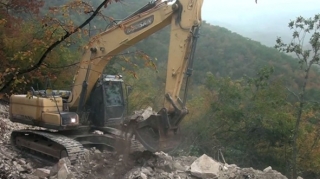 Azad edilmiş ərazilərdə yollar belə təmizlənir - VİDEO 