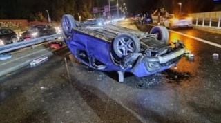 Polşada Rusiya səfirliyinə məxsus avtomobil aşdı 