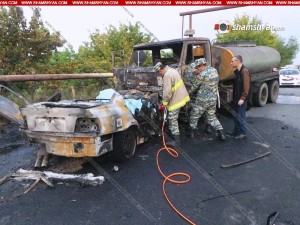 Ermənistanda “BMW” “Kamaz”la toqquşdu: 3 nəfər diri-diri yanıb - FOTO