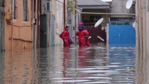 Qrunt suları yolu keçilməz etdi