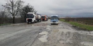 DİQQƏT! Sürücüləri bu yolda xoş olmayan surpiriz gözləyir  - FOTO - VİDEO