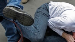 Piyadanı vurub qaçan sürücü sakinlər tərəfindən döyüldü - Bakıda