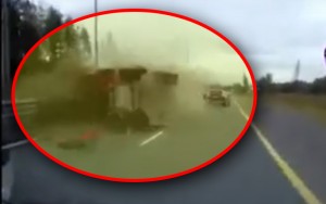 "KAMAZ"ın altında qalmaqdan son anda qurtulan sürücü – VİDEO