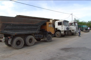 Bu qəsəbədə hər qapıda bir “Kamaz” var - VİDEO