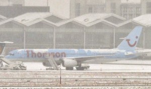 Güclü qar hava limanlarının işini iflic edib