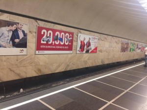 Metroda məlumat lövhələri yığışdırıldı - FOTO