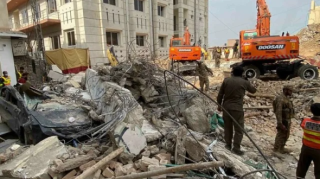 Pakistanda bomba yüklü maşın məscidə çırpılıb - Ölənlər var 