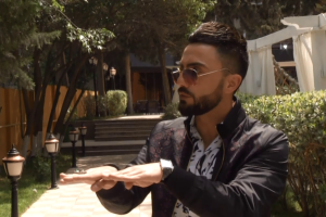 Müğənni Kərimi küçənin ortasında döydülər - VİDEO