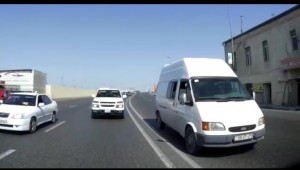 "Protiv" qırmızı işıqda keçən daha bir sürücü - VİDEO