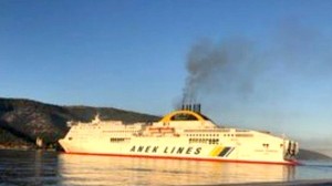 Göyərtəsində 600-dan çox insanın olduğu gəmidə yanğın baş verib – VİDEO