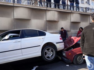 Bakıda "Jiquli" "BMW"yə çırpıldı