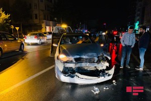 Bakıda yol qəzası zamanı üç avtomobil toqquşub - FOTO