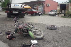 Xaçmazda motosikletlə maşın toqquşdu: xəsarət alan var