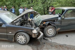 Lənkəran-Lerik avtomobil yolunda iki maşın toqquşub - FOTO