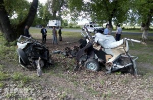 Oğuzda dəhşətli qəza: maşın parçalandı, sürücü öldü - VİDEO