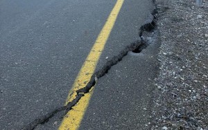 Zəlzələdən sonra yollar bu vəziyyətə düşdü - FOTO