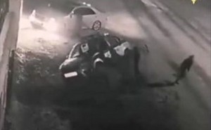 Sərxoşlar “şir”ə döndülər: Rusiya Qvardiyasına məxsus avtomobili çevirdilər