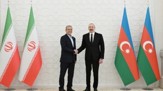 İlham Əliyev Pezeşkianı təbrik etdi 