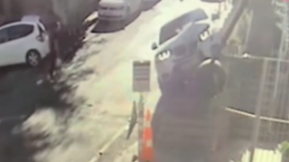 Park edilməyən avtomobil qəza törətdi - VİDEO 