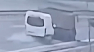 Погиб водитель Mercedes, врезавшегося в грузовик - ВИДЕО 