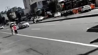Bakıda zibil konteynerləri avtobus zolağına düzülüb, təhlükə var - VİDEO 