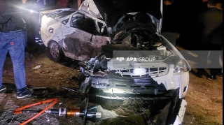 Şəmkirdə yük maşını "Priora" ilə toqquşdu, ölən var   - FOTO