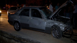 В Баку автомобиль упал в яму, есть пострадавшие   - ФОТО