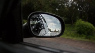 Maşının yan güzgülərindəki qara zolaq nə işə yarayır? - ARAŞDIRMA 