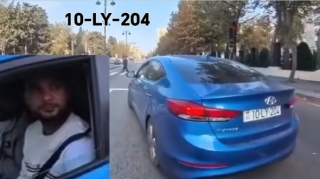 В Баку водитель создал аварийную ситуацию для мотоциклиста - ВИДЕО 