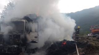 İsmayıllıda ot daşıyan yük maşını yanıb - FOTO