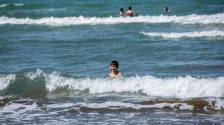 Sərt karantindən əvvəl çimərliklərdə vəziyyət - VİDEOREPORTAJ 