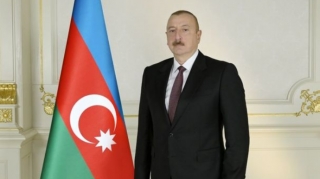 İlham Əliyev Moskvada naməlum əsgərin məzarını ziyarət etdi 