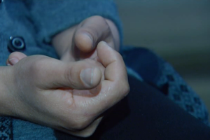 Azərbaycanda daha bir ər arvadının saçlarını kəsdi - VİDEO