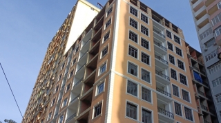 "MM Park"ın binasının 11-ci mərtəbəsindən ev aldı - İşlər həmin qata çatanda tikinti dayandı   - VİDEO