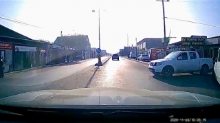 Nişanı heçə sayan sürücü yolayrıcında az qala qəza törədəcəkdi    - VİDEO