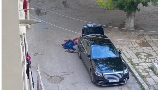 Bakıda "AA" seriyalı maşının yanında özünü güllələyib öldürən şəxs kimdir?  - FOTO - VİDEO