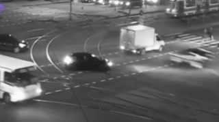 Sürətlə gəldi avtomobil “Qazel”i iki yerə böldü   -ANBAAN VİDEO