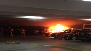 Bakıda “BMW” və “Volkswagen” hotelin qarajında yandı 