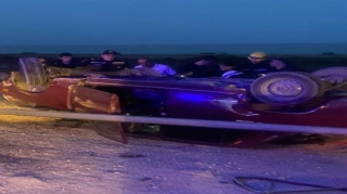 Bakıda avtomobil dirəyə çırpılıb, 1 nəfər xəsarət alıb 