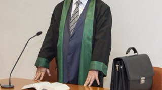 Bir vəkil xaric olundu - 3-ü cərimələndi 