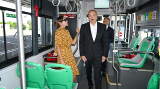 Prezident elektrik avtobuslarına baxış keçirib, dəmiryolu infrastrukturu ilə tanış olub  - FOTO - VİDEO