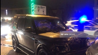 Sumqayıtda zəncirvari qəza: Sərnişin dolu mikroavtobus zolaqdan çıxdı 