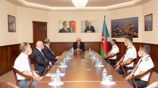 AZAL-ın təyyarəsini hava boşluğundan çıxaran pilotlar mükafatlandırılıb  - FOTO