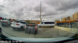 Xırdalanda “Prius”u vuran sürücü özünə haqq qazandırdı: “O sürətlə adam gəlir?”  - VİDEO