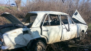 Şəmkirdə avtomobil maneəyə çırpıldı, 4 nəfər... 