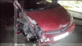 В Баку автомобиль Toyota Prius столкнулся с грузовиком  - ВИДЕО