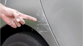 Qaxda kişi sevgilisinin maşınına zərər vuran arvadını döyüb 