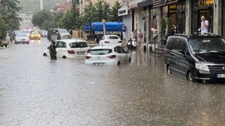 İstanbul selə təslim oldu:  Yollar gölə çevrildi, insanlar çətin durumda qaldılar - FOTO - VİDEO 