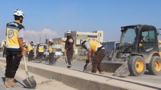 Yol tikintisi zamanı üzərinə armatur düşdü, öldü 