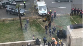 Qış parkında kişi lift şaxtasına düşdü